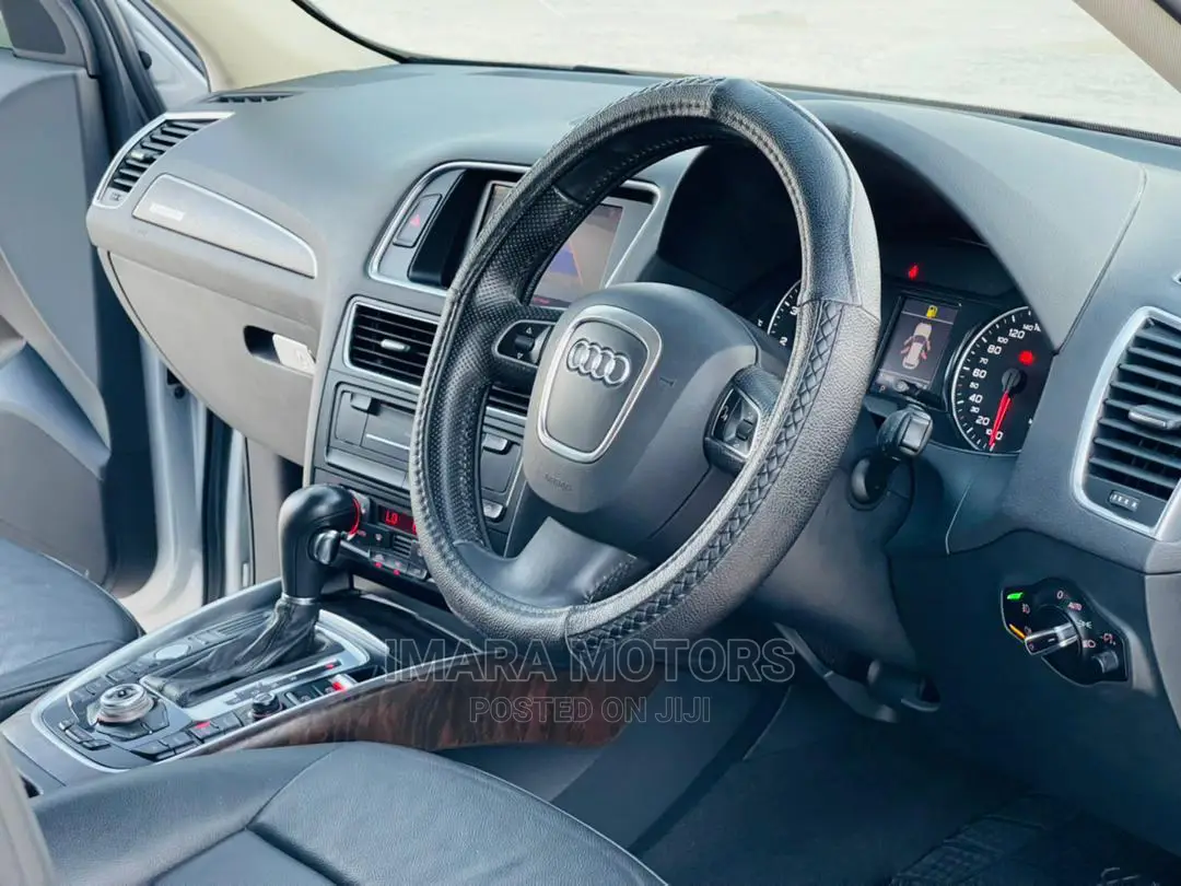 Audi Q5 2010 Gray