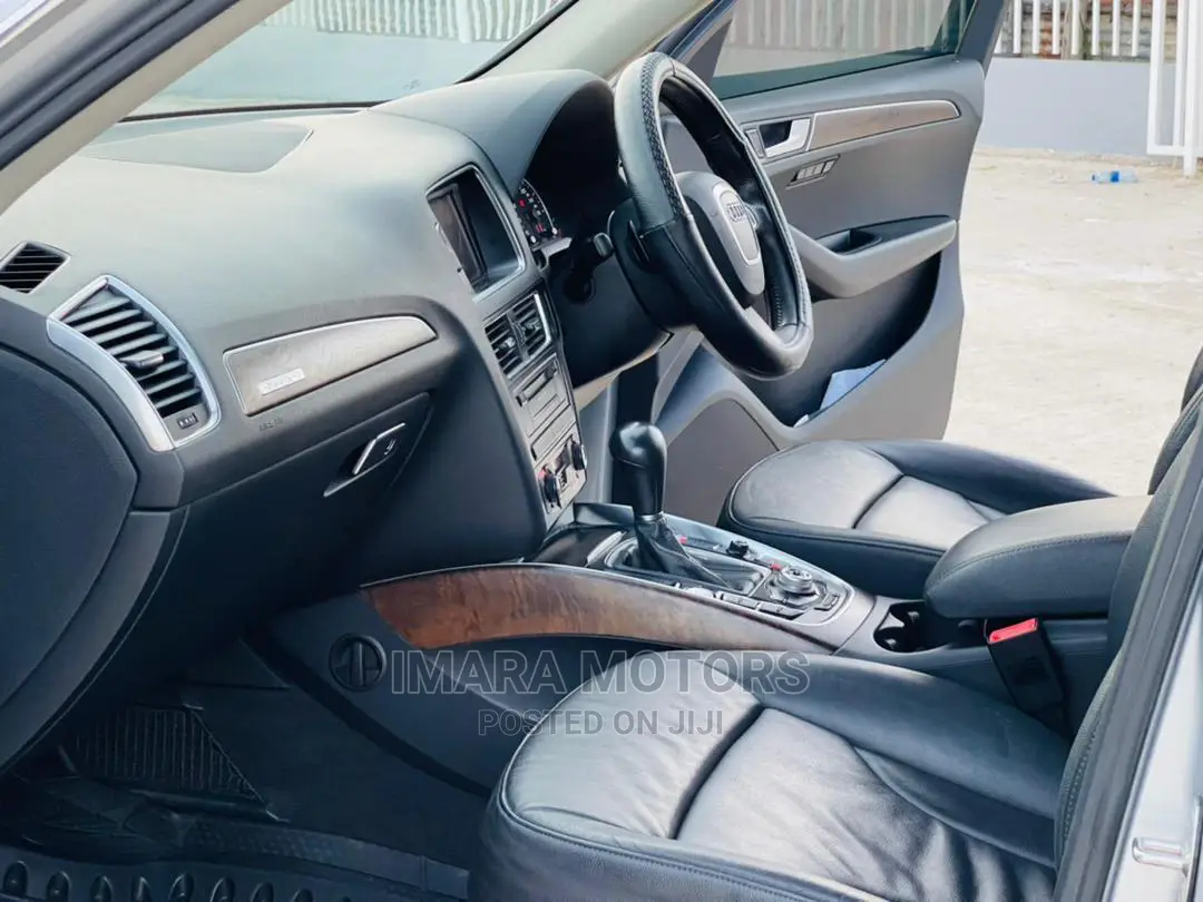 Audi Q5 2010 Gray