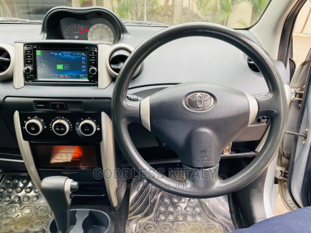 Toyota IST 2003 Silver
