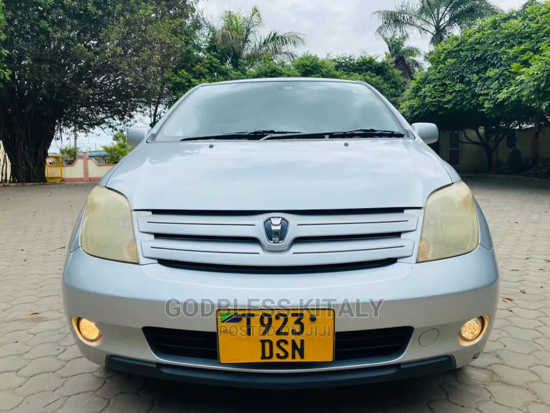 Toyota IST 2003 Silver