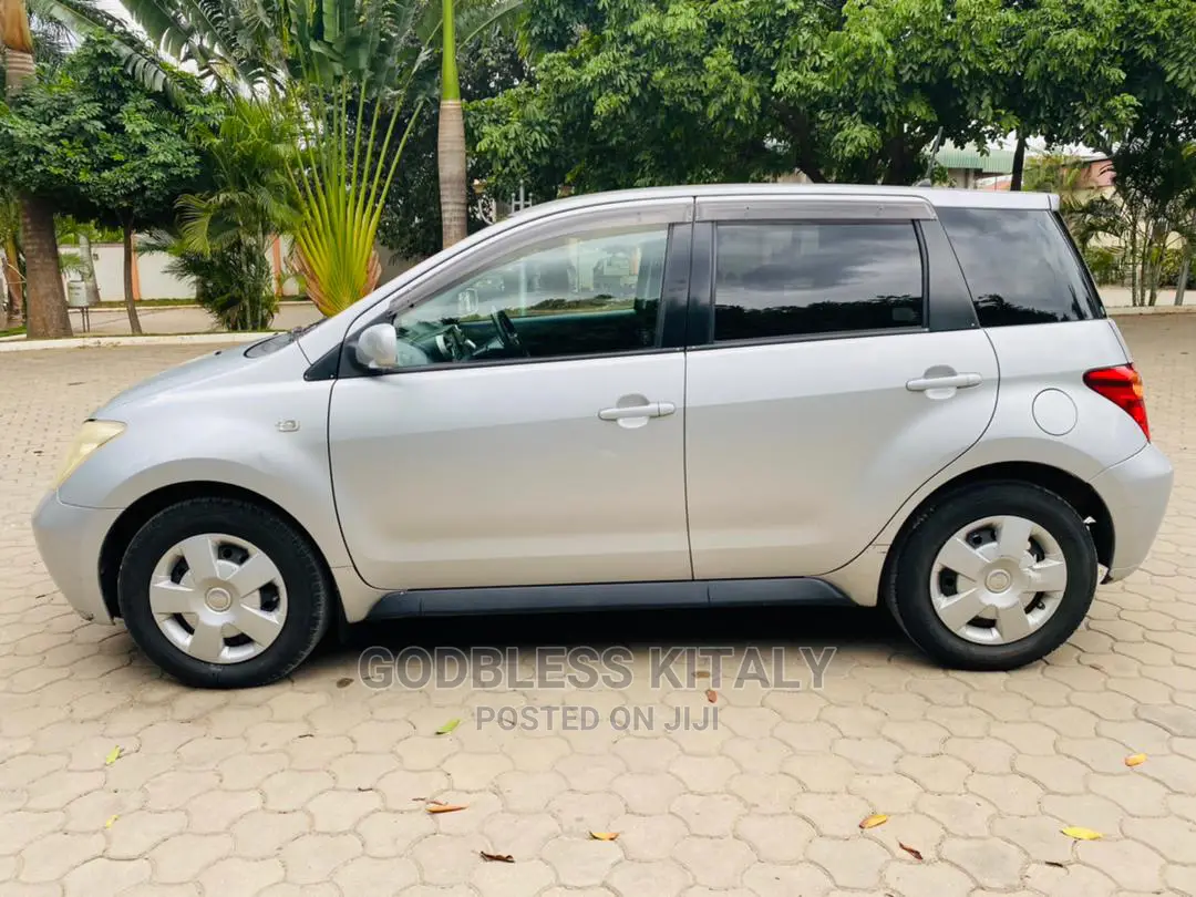 Toyota IST 2003 Silver