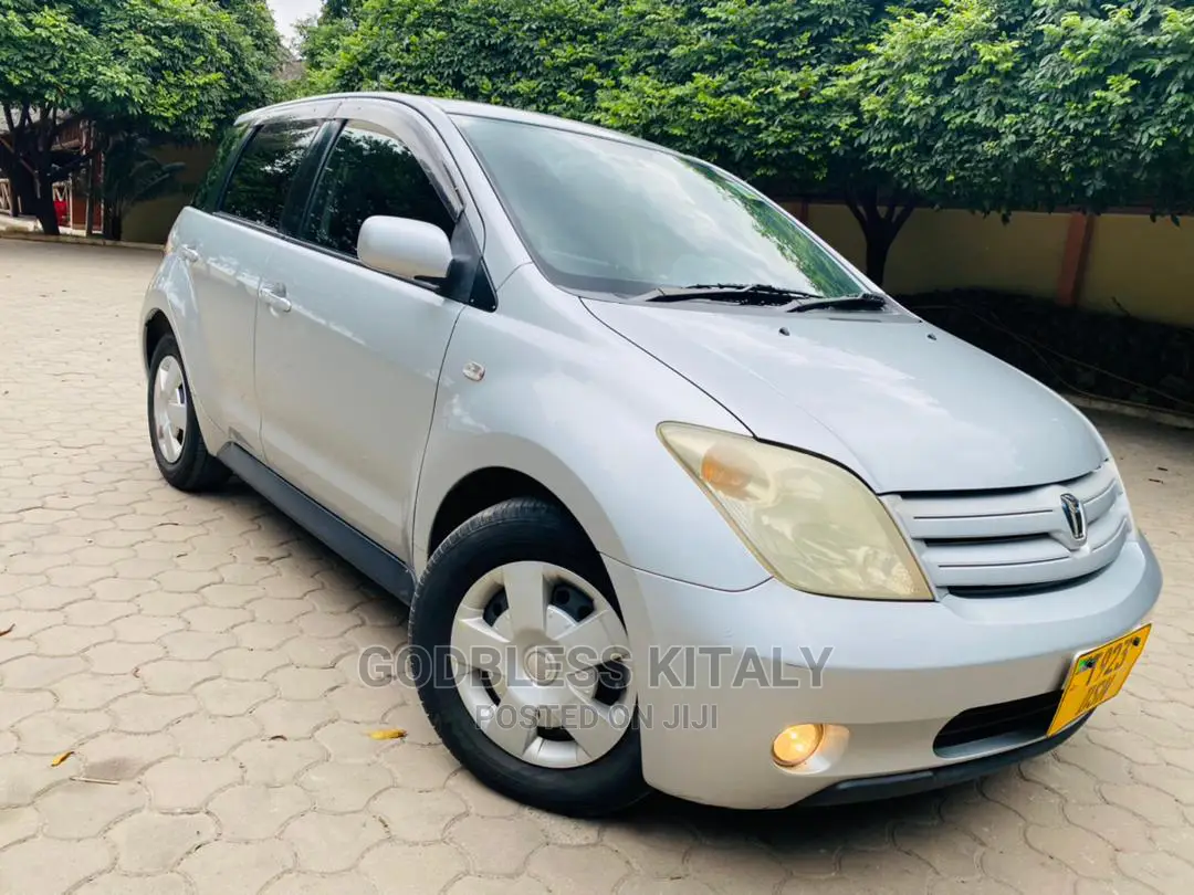 Toyota IST 2003 Silver
