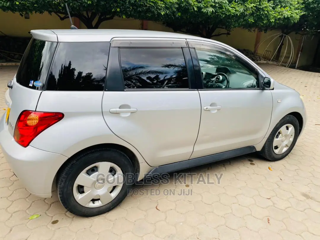 Toyota IST 2003 Silver