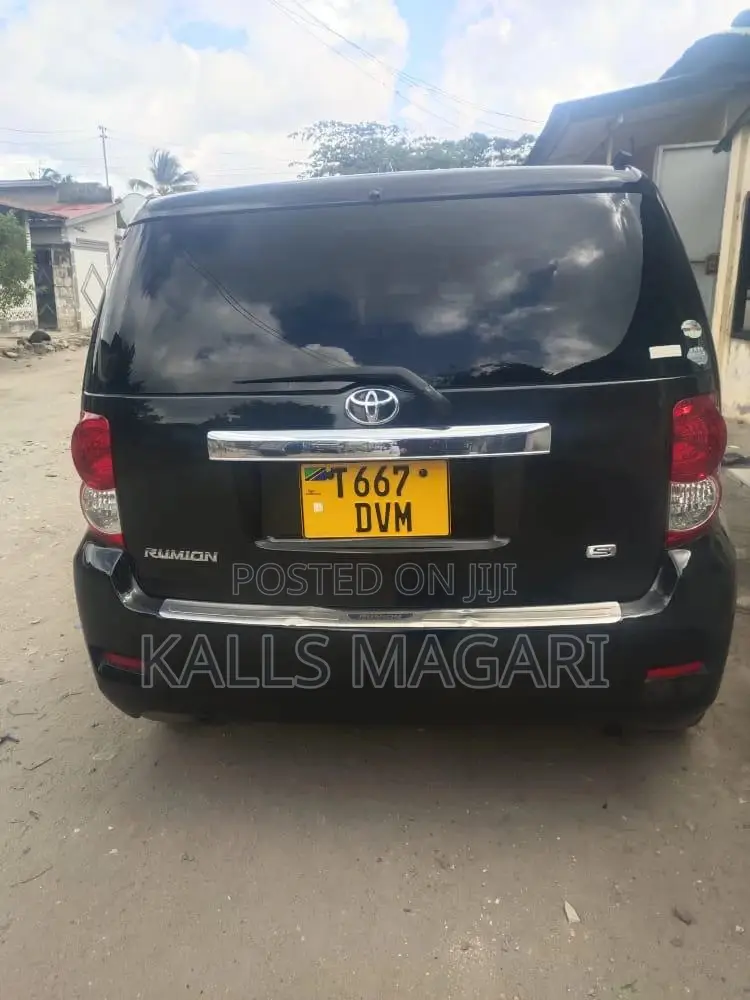 Toyota Corolla Rumion 2009 Black