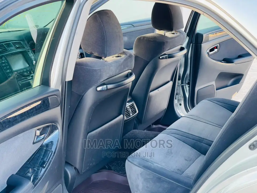 Toyota Crown 2006 Silver