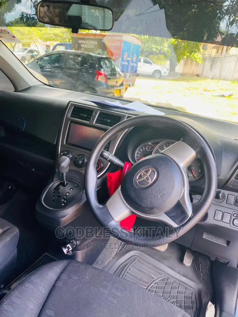 Toyota Raum 2011 Blue