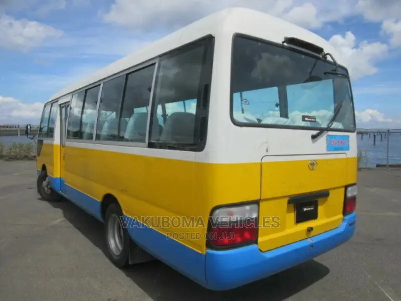 Toyota Coaster 2005 Yellow