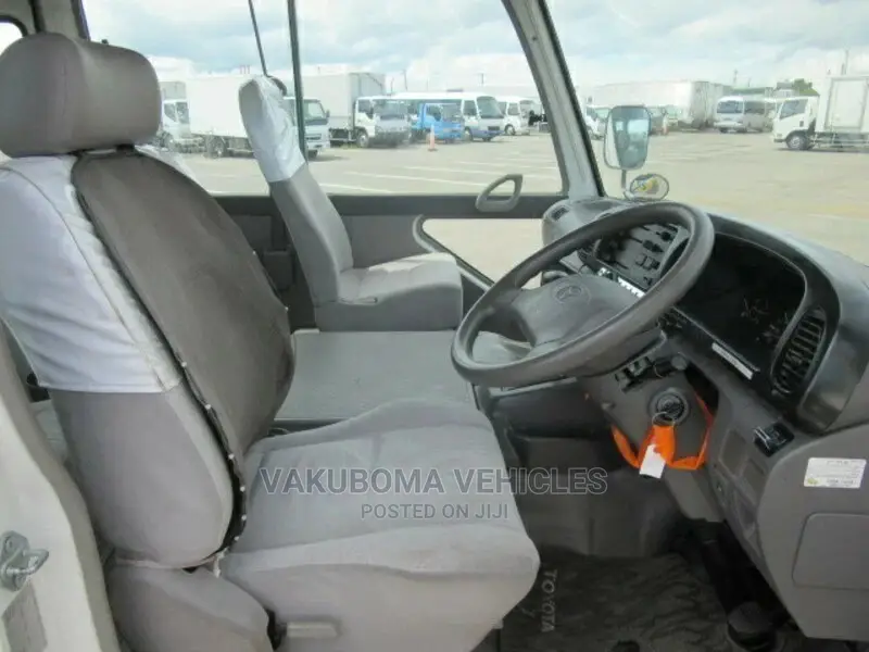 Toyota Coaster 2005 Yellow