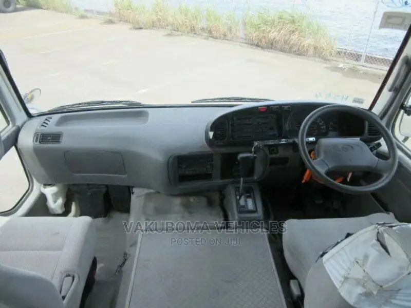 Toyota Coaster 2005 Yellow