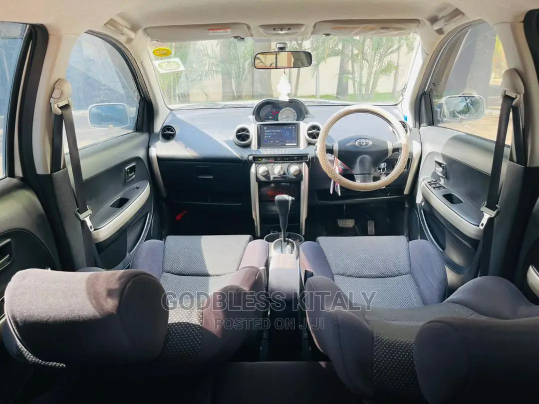 Toyota IST 2004 Silver