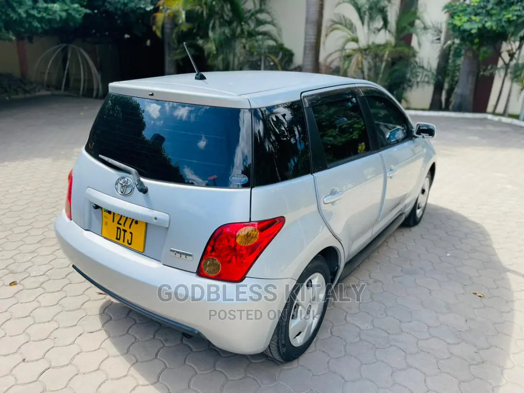 Toyota IST 2004 Silver