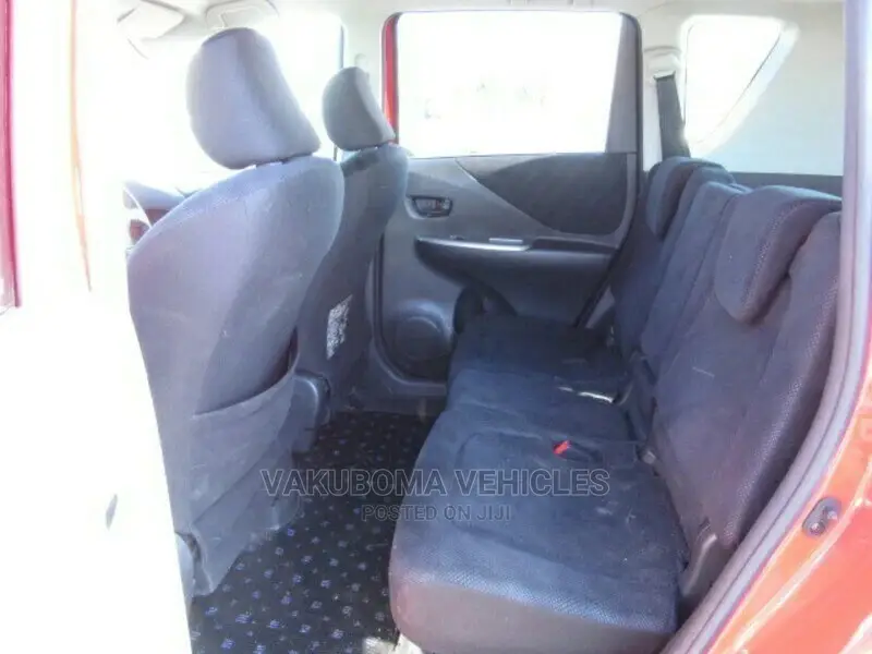 Toyota Ractis 2006 Red