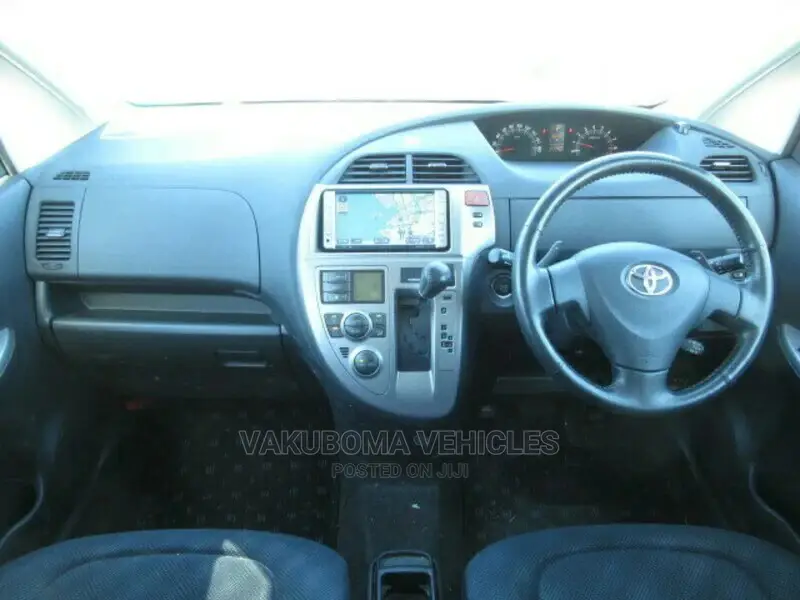 Toyota Ractis 2006 Red