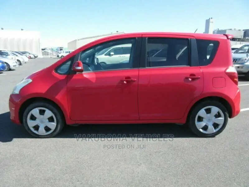 Toyota Ractis 2006 Red