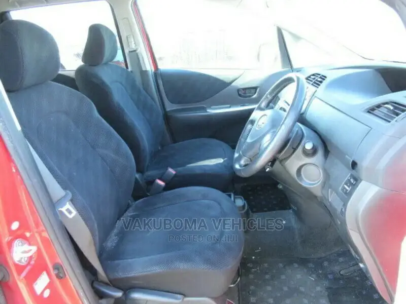 Toyota Ractis 2006 Red