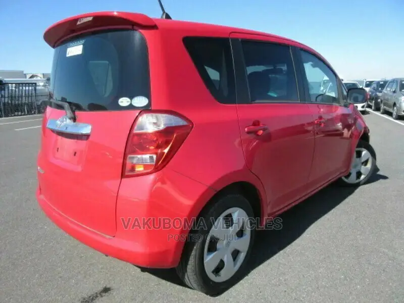 Toyota Ractis 2006 Red