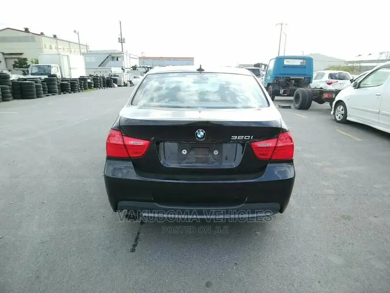 BMW 320i 2010 Black