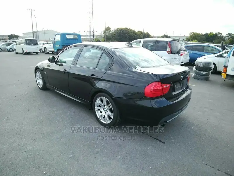 BMW 320i 2010 Black