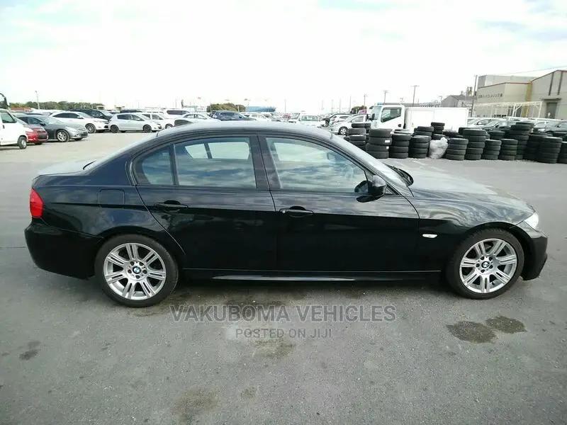BMW 320i 2010 Black