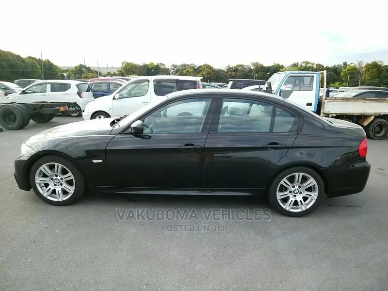 BMW 320i 2010 Black