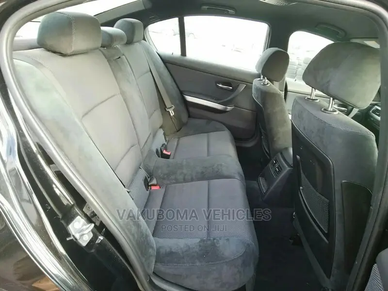 BMW 320i 2010 Black