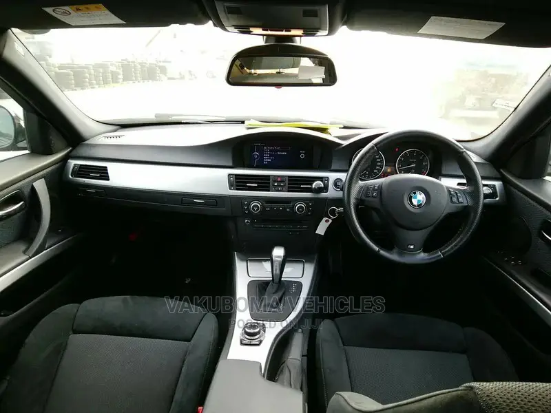 BMW 320i 2010 Black