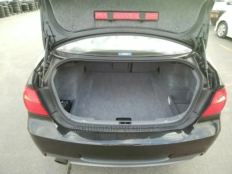BMW 320i 2010 Black