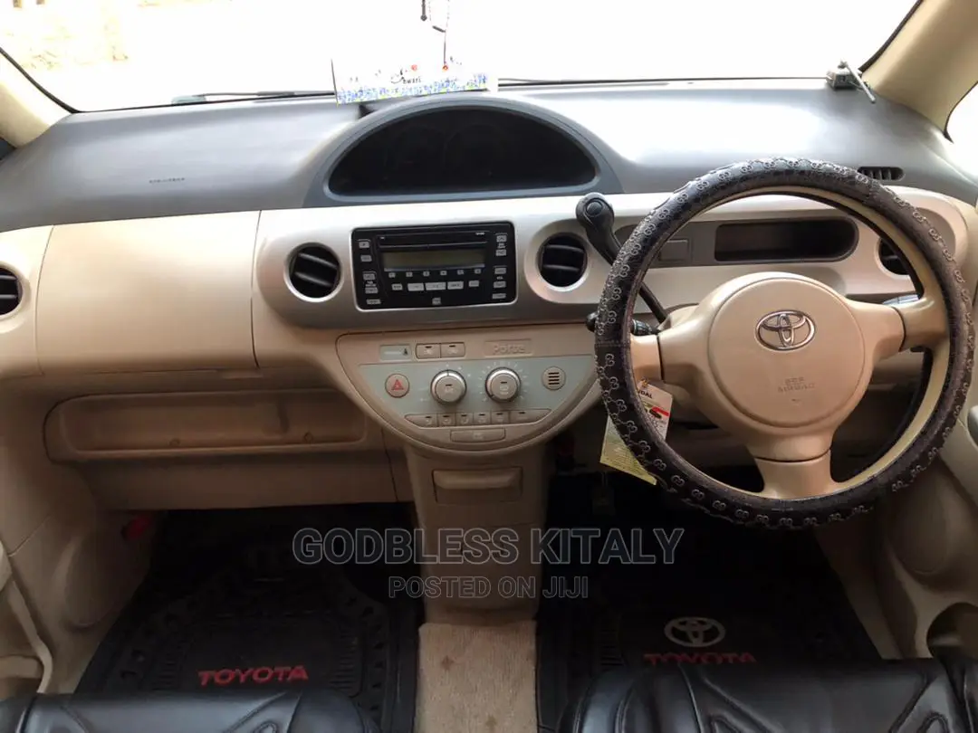 Toyota Porte 2007 Silver