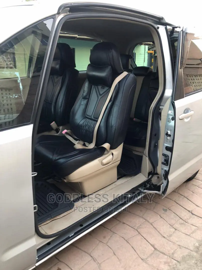 Toyota Porte 2007 Silver