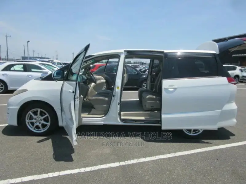 Toyota Estima 2007 White