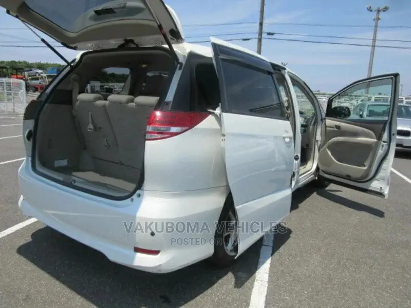Toyota Estima 2007 White