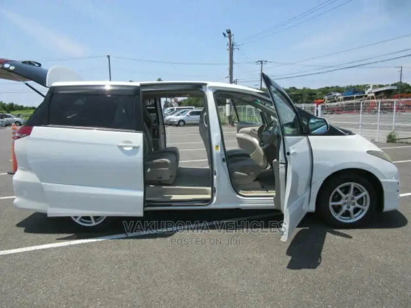 Toyota Estima 2007 White