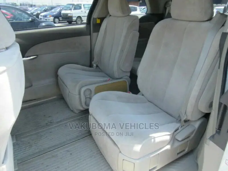 Toyota Estima 2007 White