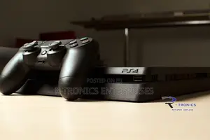 Playstation 4 Slim (500gb)