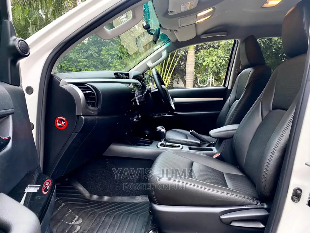 Toyota Hilux 2018 White