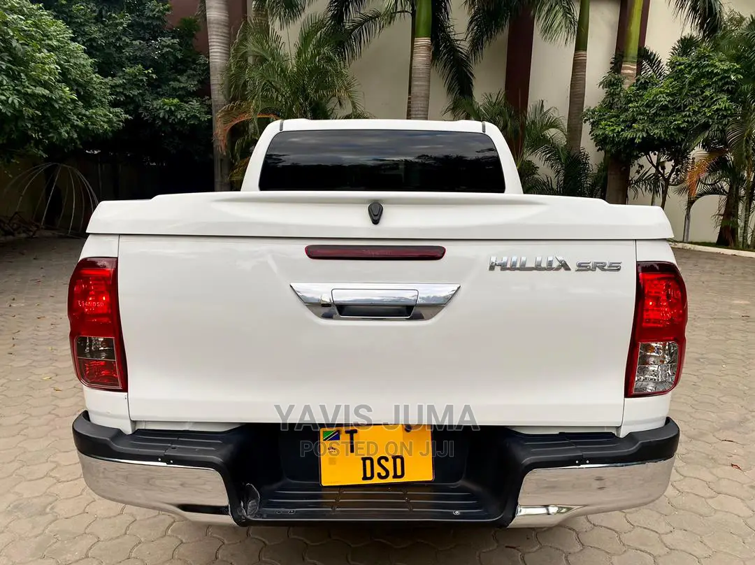 Toyota Hilux 2018 White