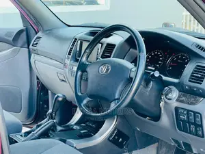 Toyota Land Cruiser Prado 2006 Red