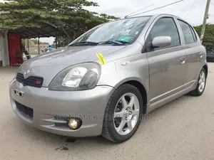 Toyota Vitz 2002 Silver