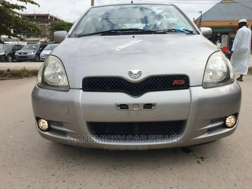 Toyota Vitz 2002 Silver