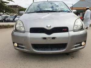 Toyota Vitz 2002 Silver