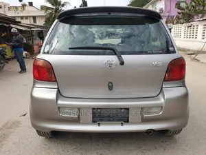 Toyota Vitz 2002 Silver