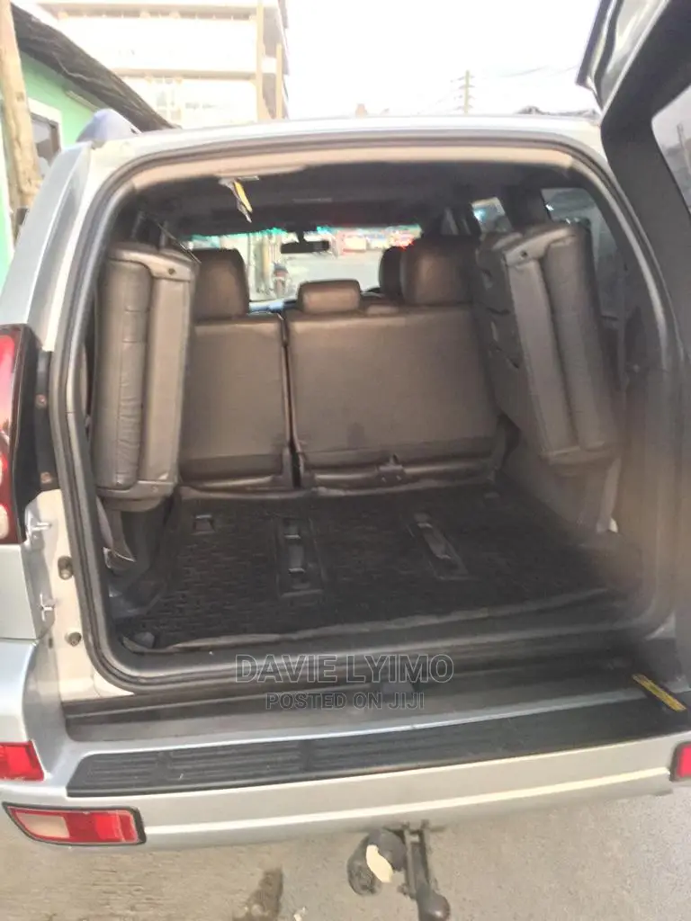 Toyota Land Cruiser 2005 Silver