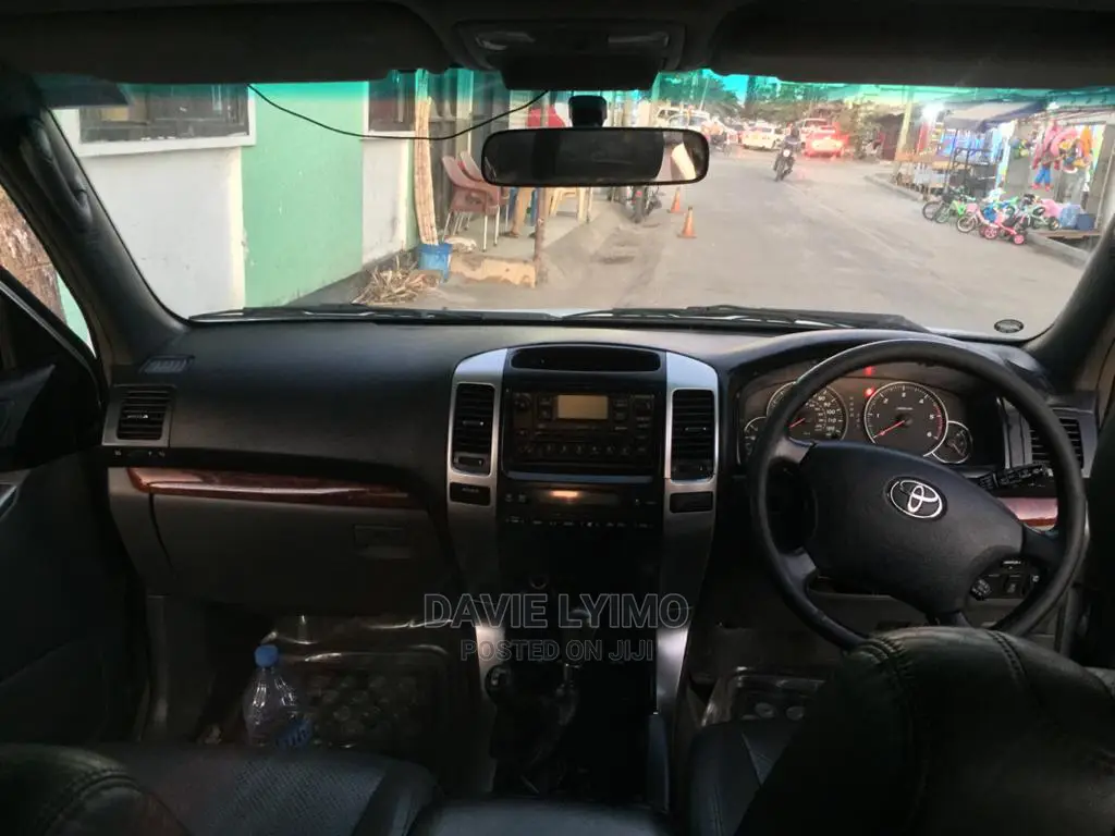 Toyota Land Cruiser 2005 Silver