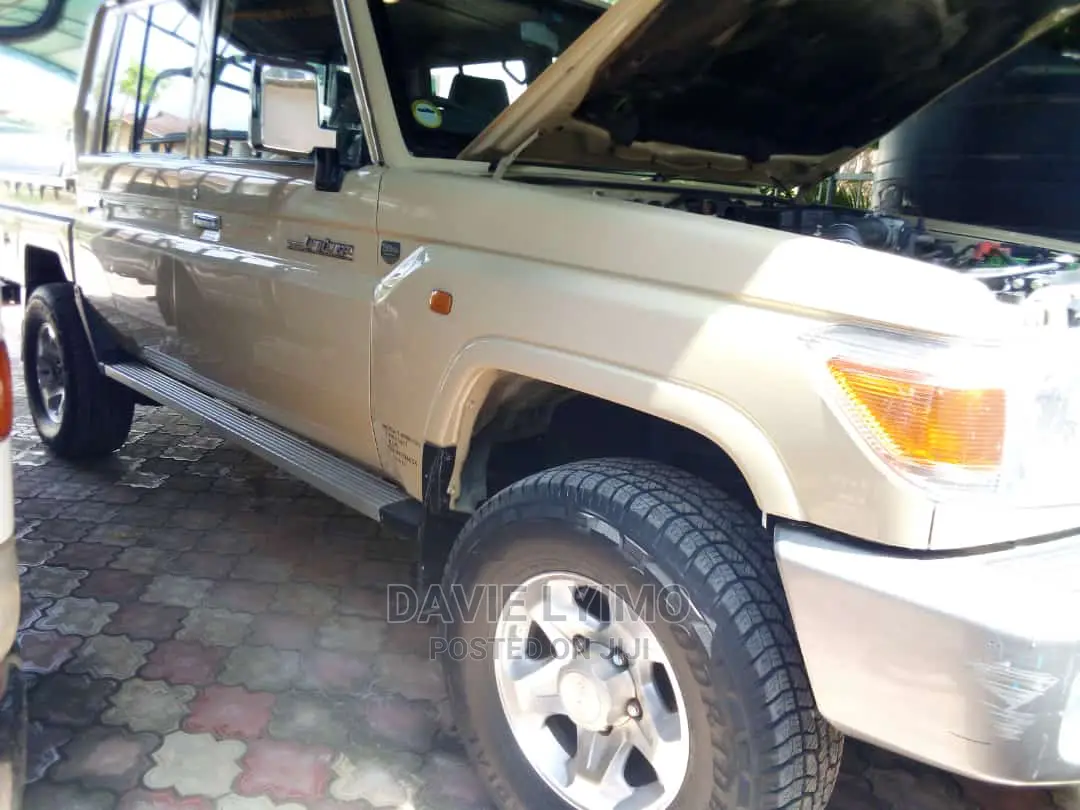 Toyota Land Cruiser 2016 Beige