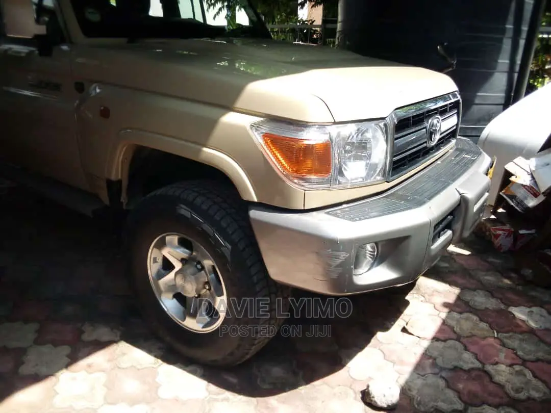 Toyota Land Cruiser 2016 Beige