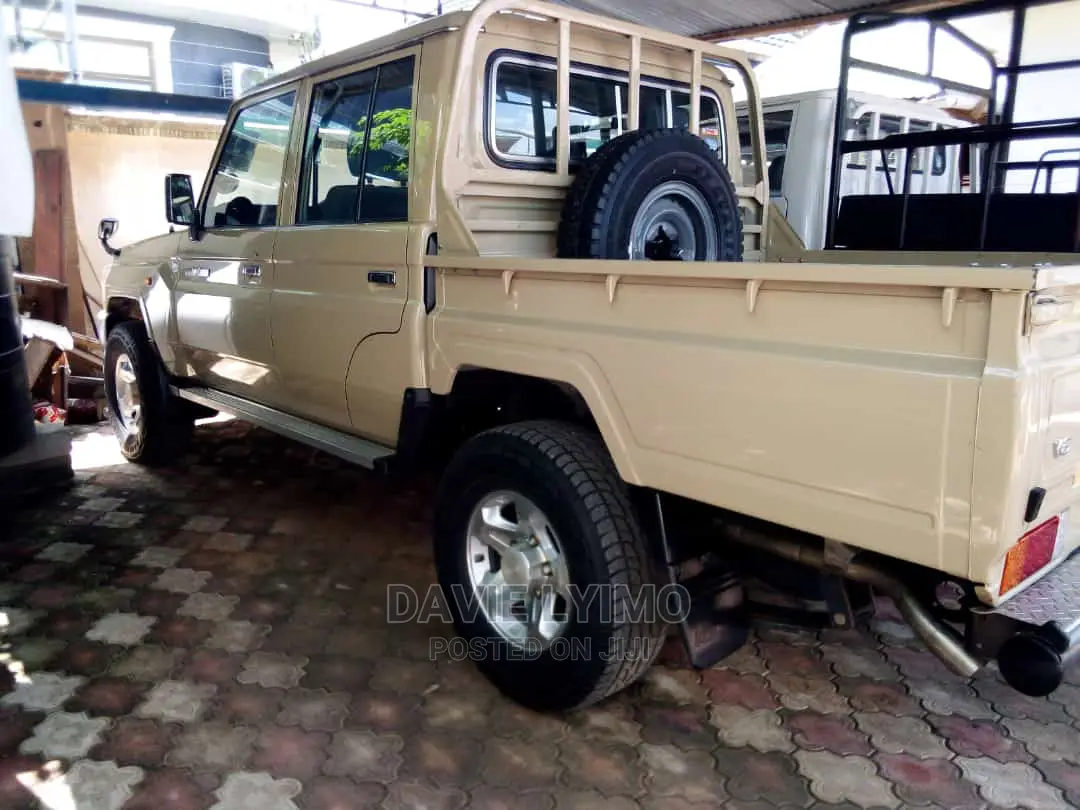 Toyota Land Cruiser 2016 Beige