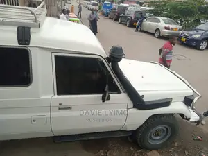 Toyota Land Cruiser 2004 White