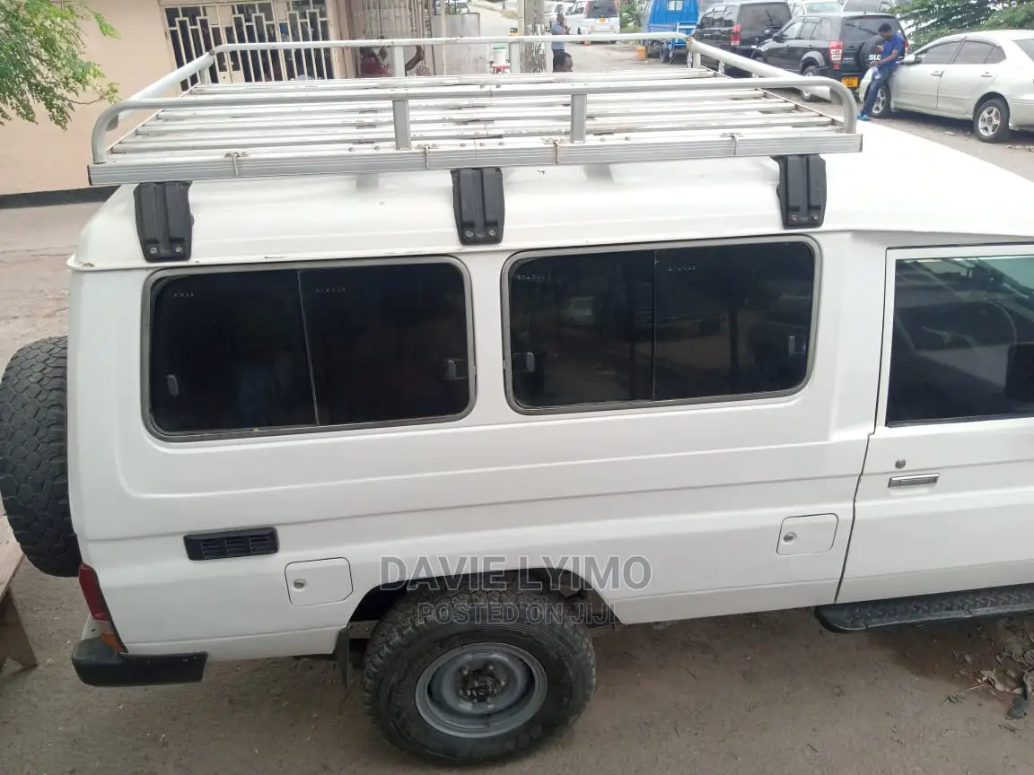 Toyota Land Cruiser 2004 White