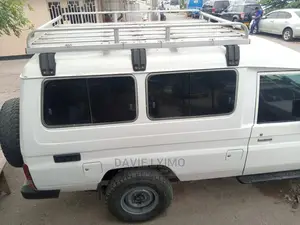 Toyota Land Cruiser 2004 White