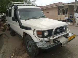 Toyota Land Cruiser 2004 White
